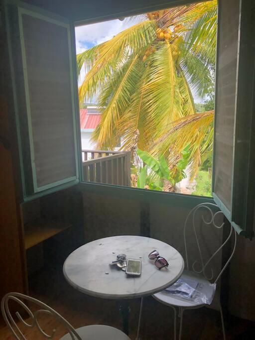 Charmant Bungalow Avec Piscine Saint-Joseph Bagian luar foto